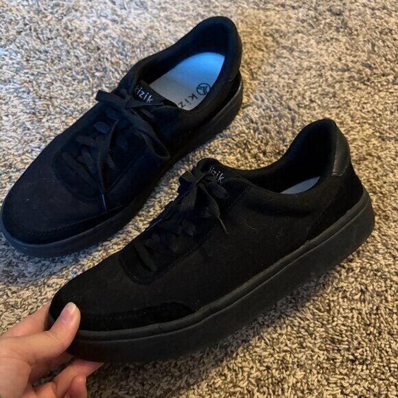 Kizik Prague men's sneakers in Blackout - Picture 1 of 5